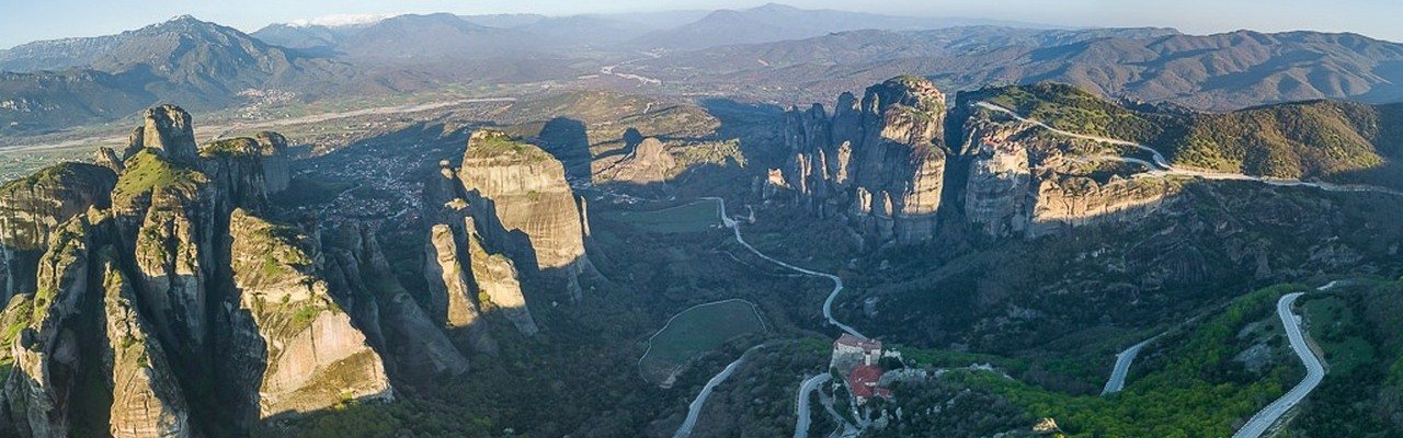 Impressive Delphi and Meteora Monasteries 3-day coach tour