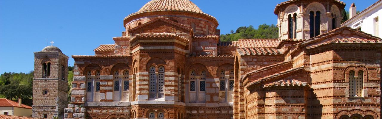 Thrilling Delphi & Miraculous Lucas Monastery 8-h tour