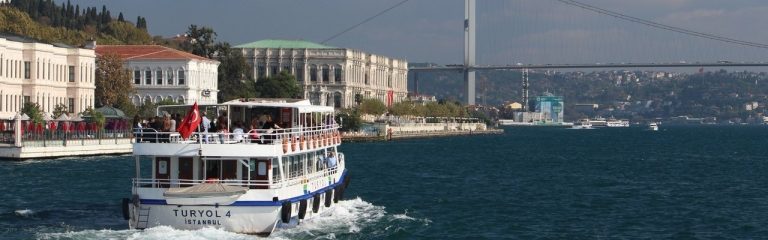 Popular Bosporus and Spice Bazaar in 4-hour shore excursion
