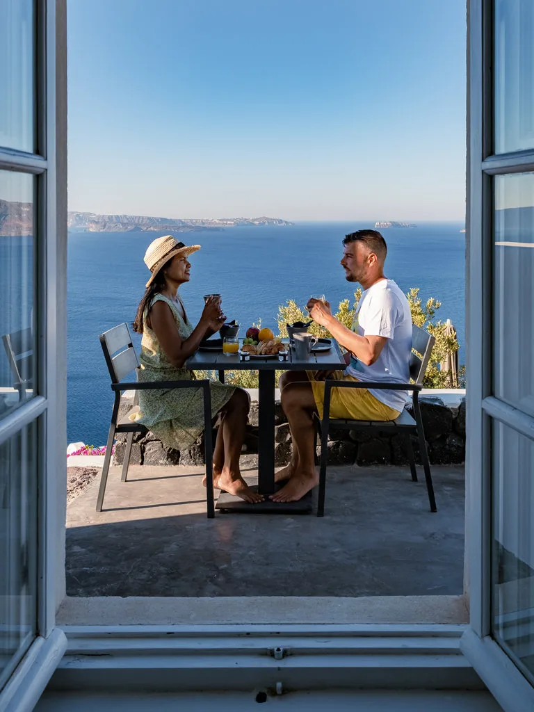 vacation in greece, couple in santorini