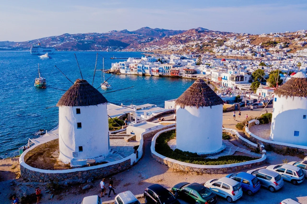 Escape to glamorous Mykonos in an enjoyable 2-day package