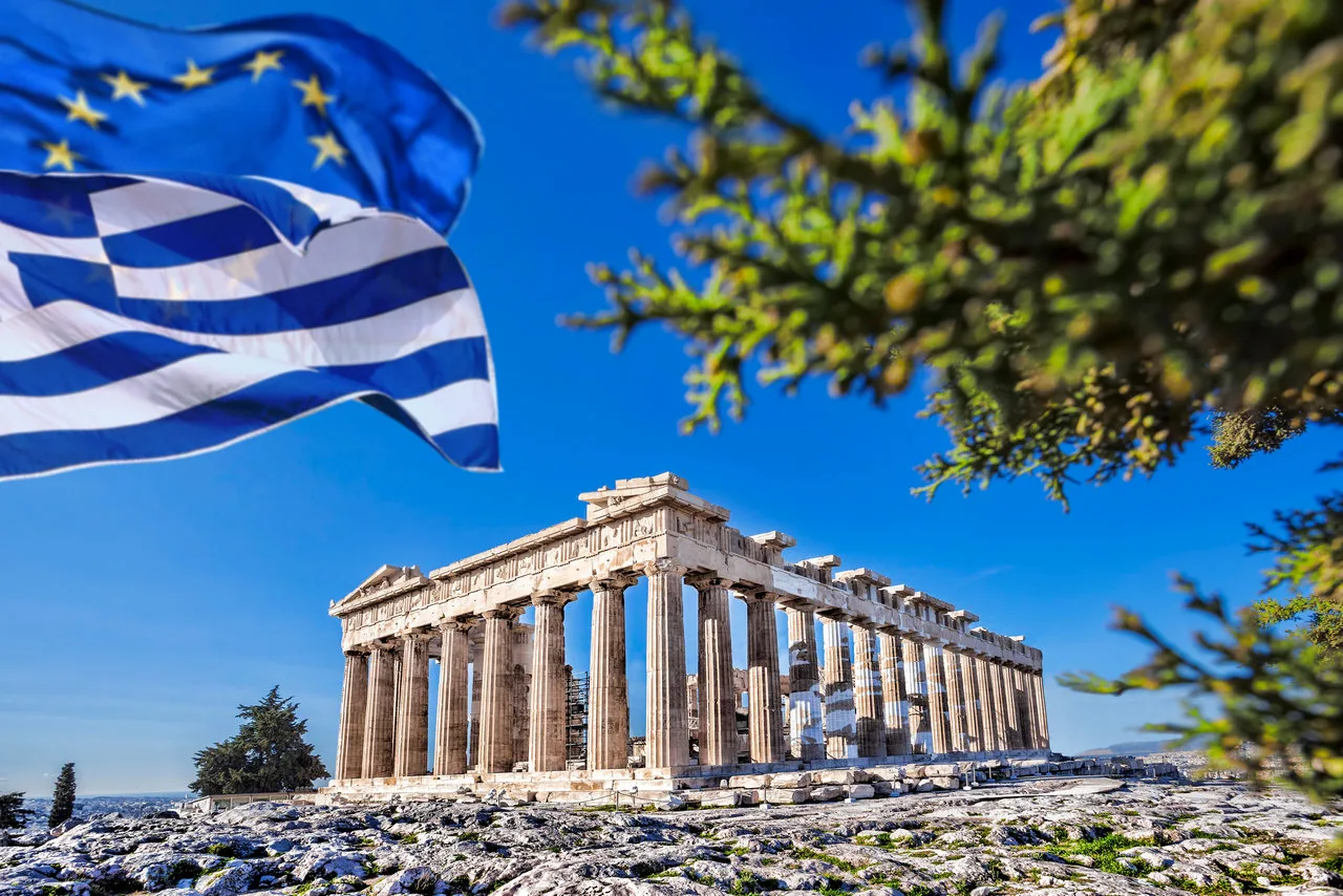 the temple of parthenon and the flag of greece