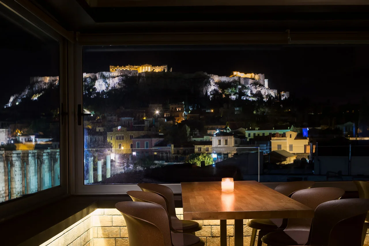 rooftop cafe bar in athens with view to the acropolis